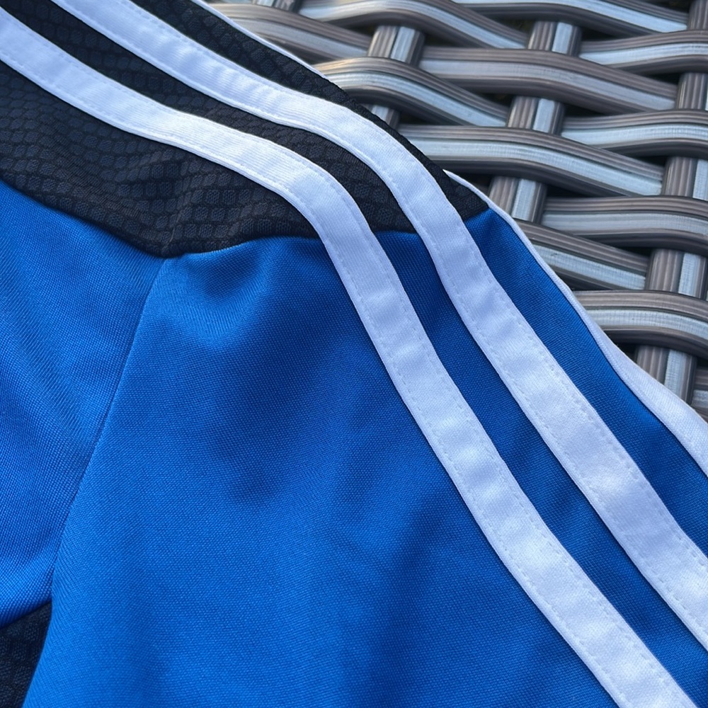Adidas top - Picture 3 of 7